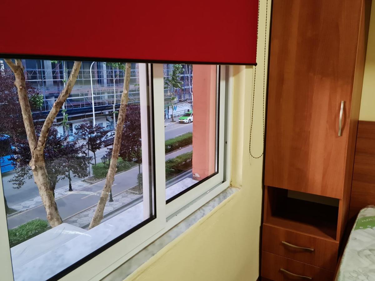 Appartamento 2V1 - 21 Dhjetori Am Tirana Esterno foto